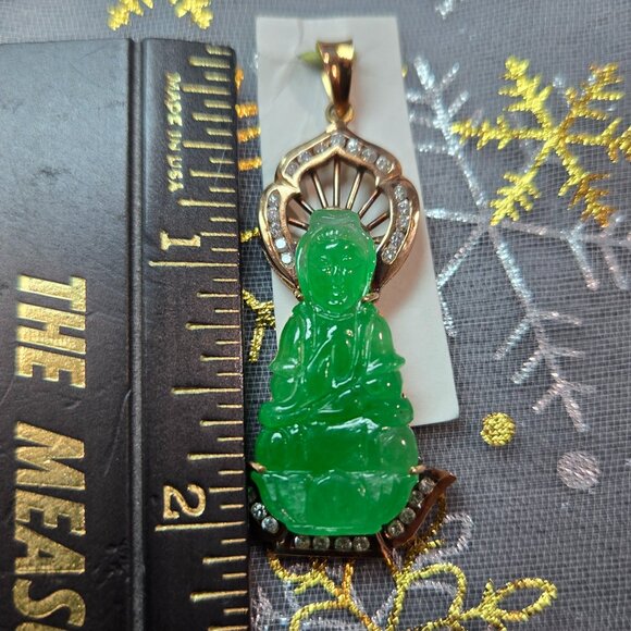 Goddess of Compassion Jade Pendant – 18K Gold & Diamond Accent - Picture 10 of 11